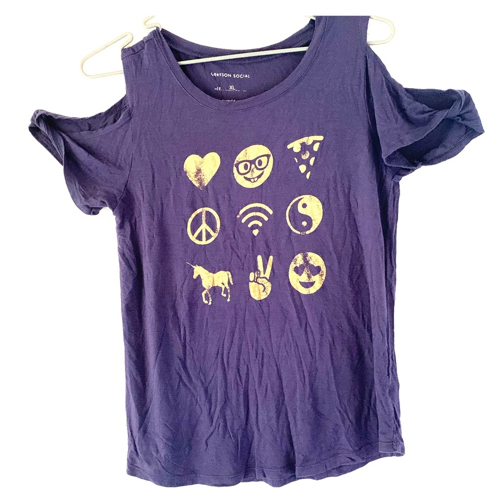 Girls twisted sleeve cold shoulder tee